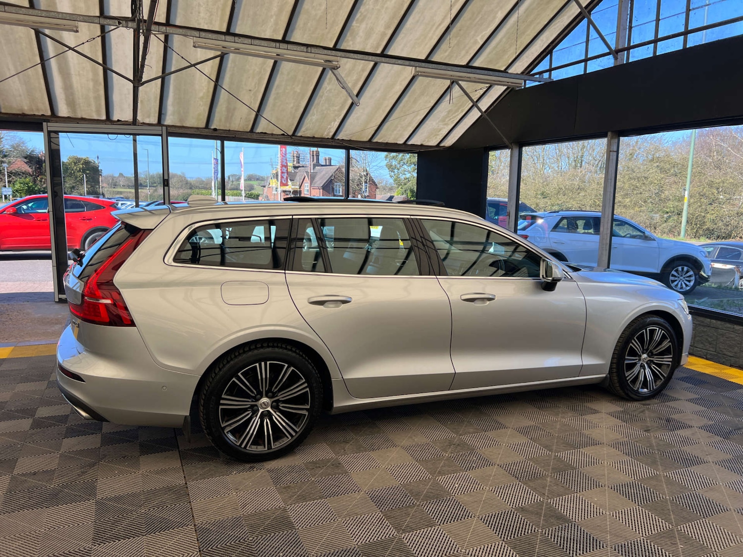 Used Volvo V60 2019 for sale - 77931935: Photo 7
