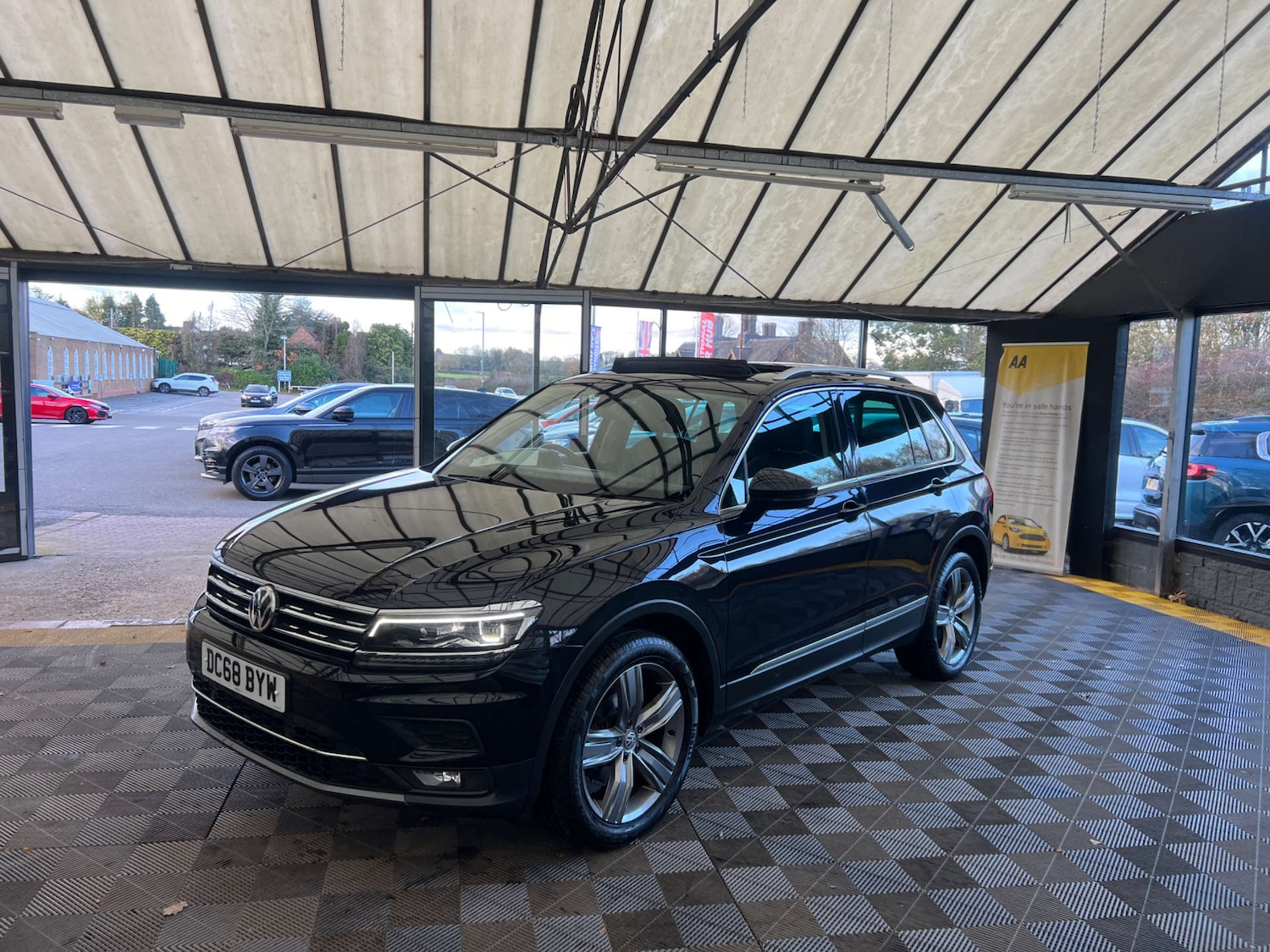 Used Volkswagen Tiguan 2019 for sale - 76618860: Photo 3