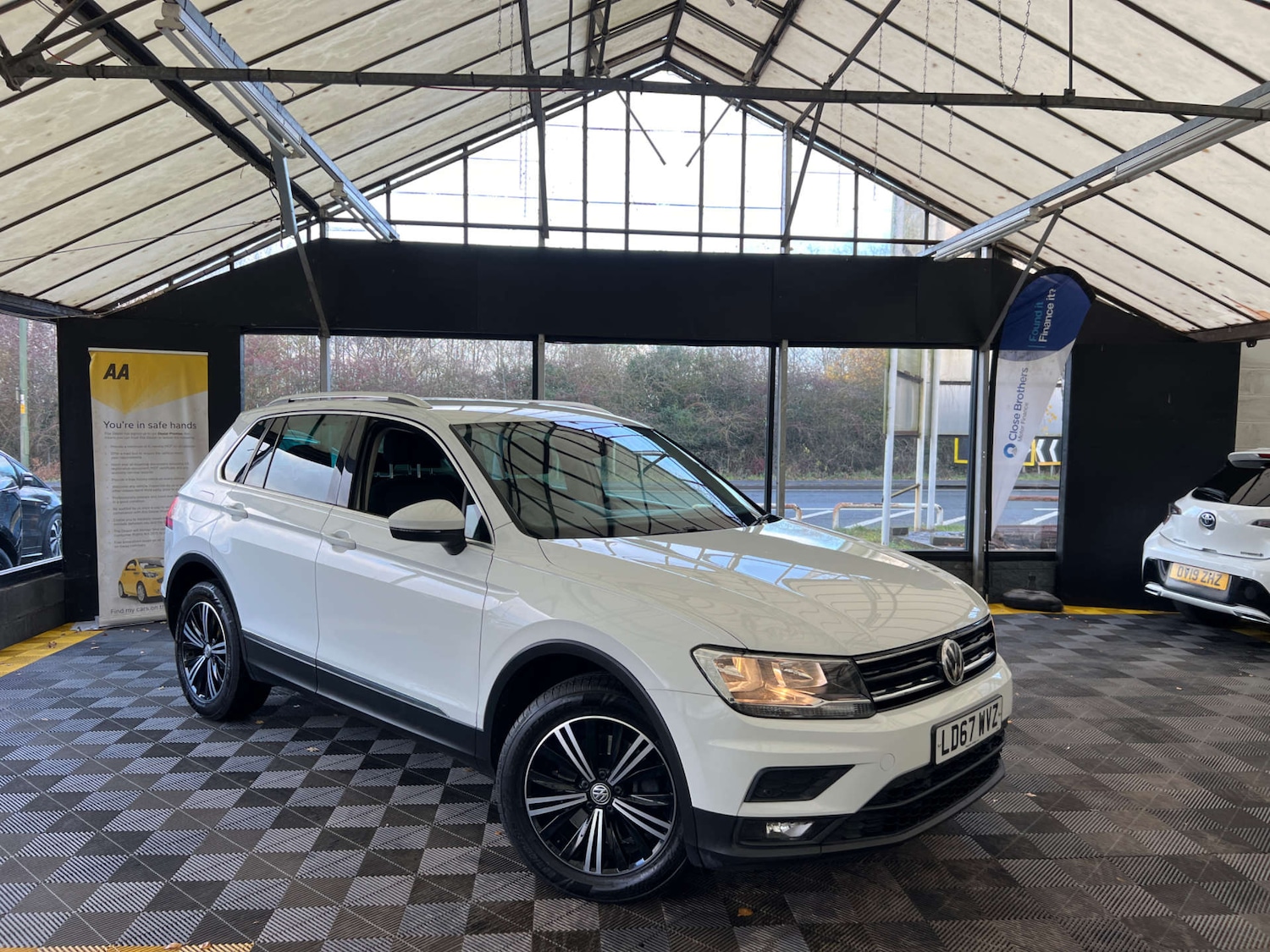 Used Volkswagen Tiguan 2017 for sale - 76848475: Photo 1