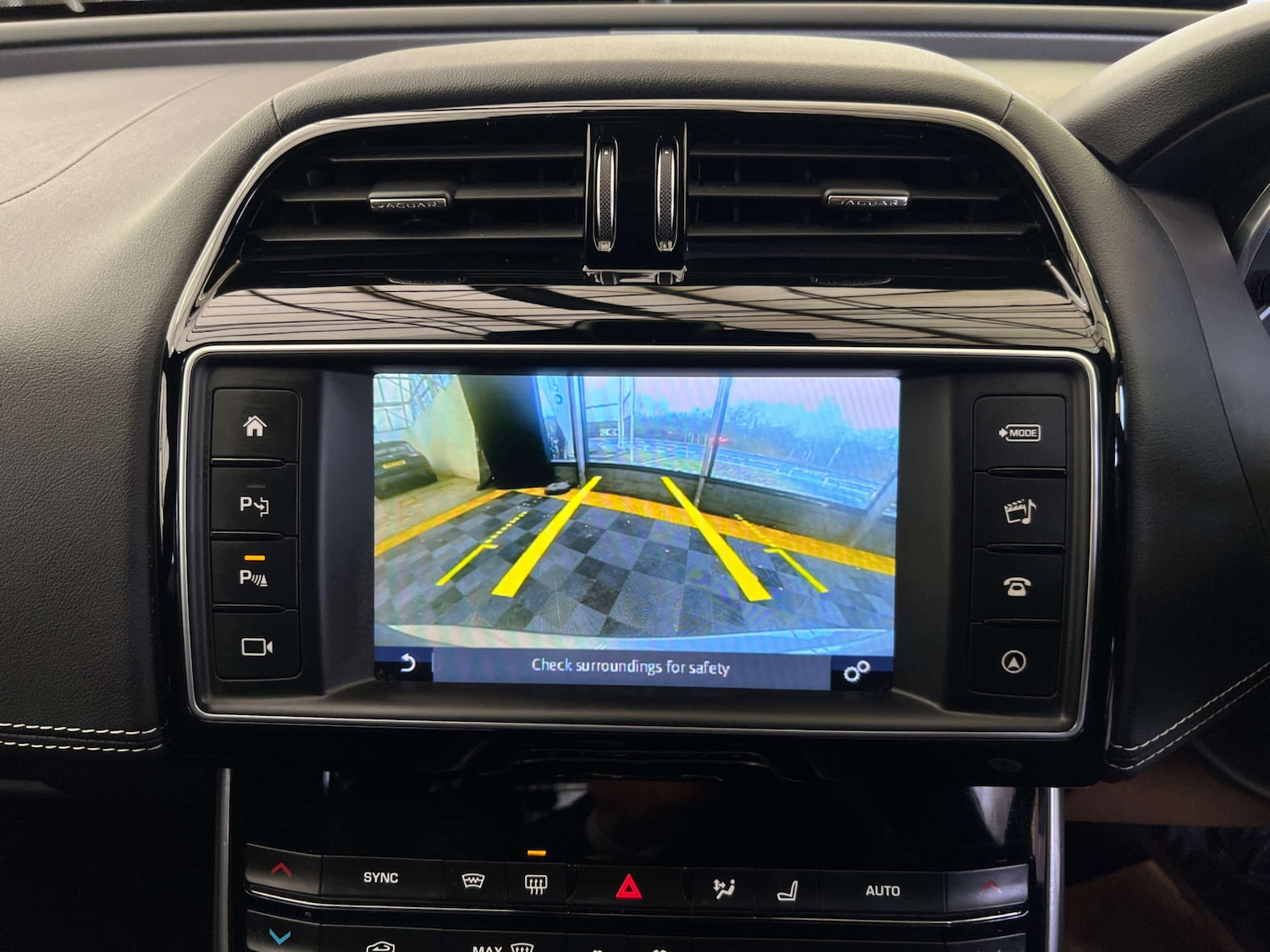 Used Jaguar XE 2017 for sale - 78165472: Photo 23