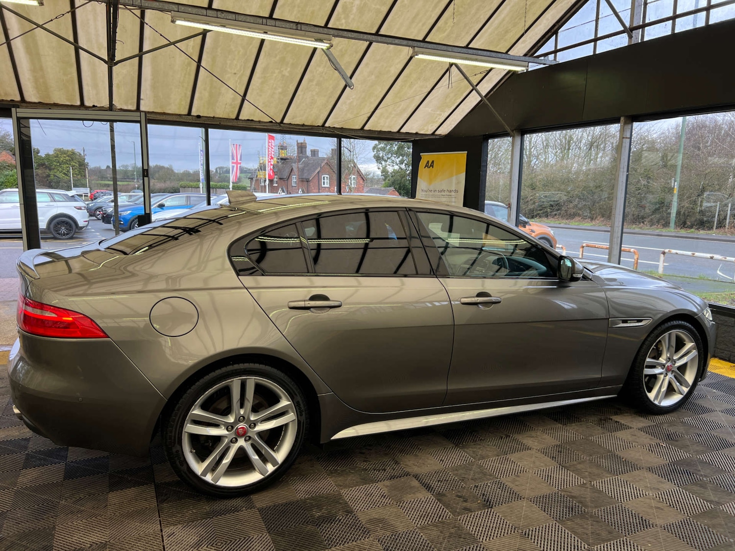 Used Jaguar XE 2017 for sale - 78165472: Photo 8