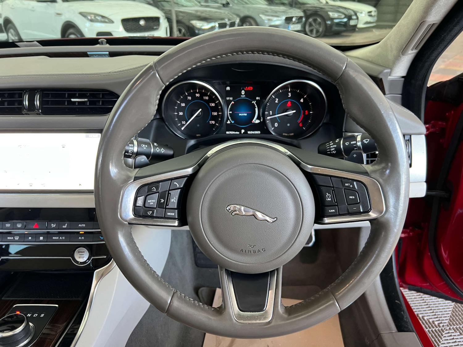 Used Jaguar XF 2019 for sale - 76375873: Photo 13