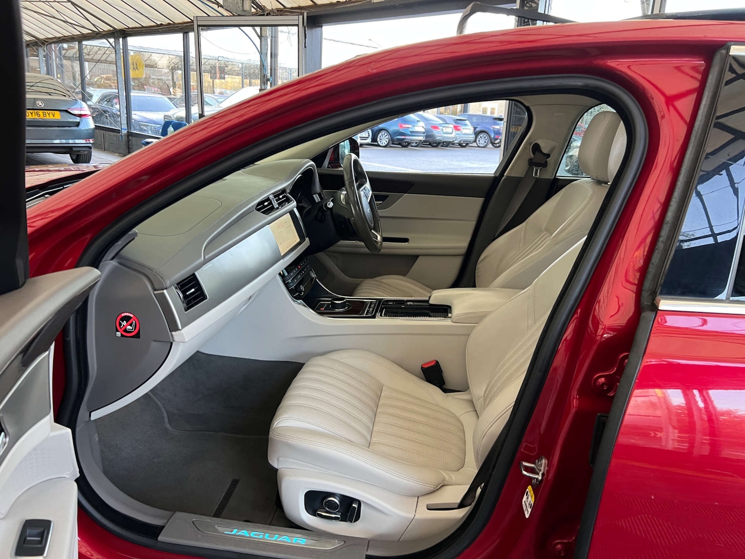 Used Jaguar XF 2019 for sale - 76375873: Photo 25