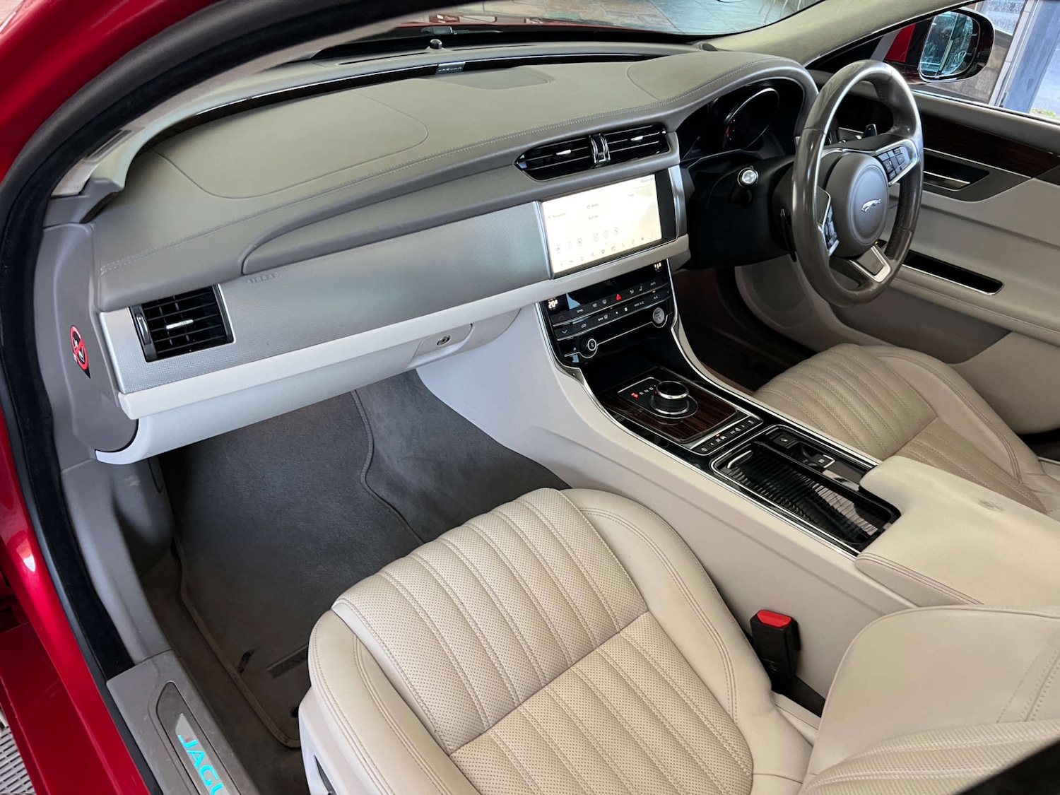 Used Jaguar XF 2019 for sale - 76375873: Photo 28
