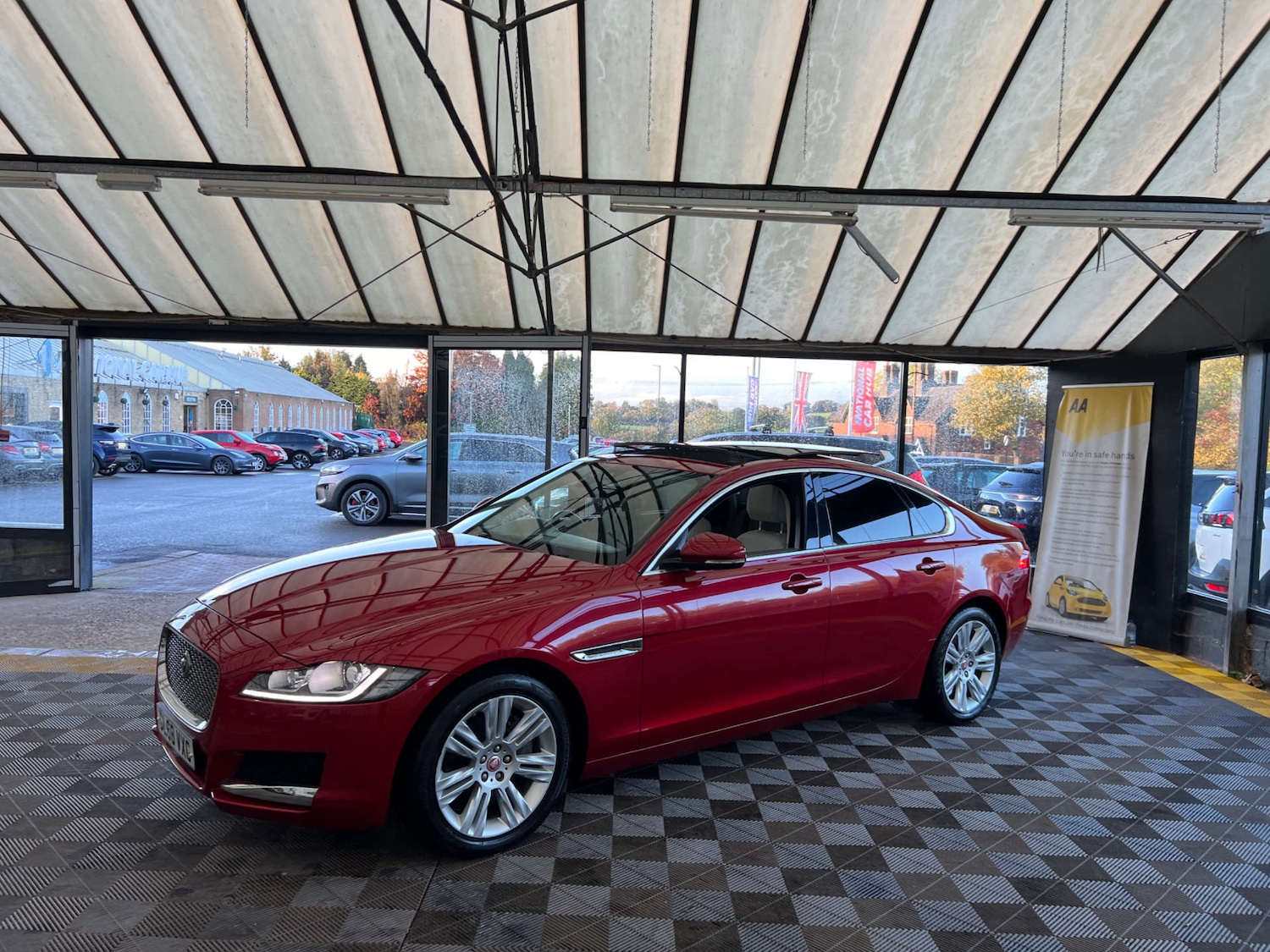 Used Jaguar XF 2019 for sale - 76375873: Photo 5