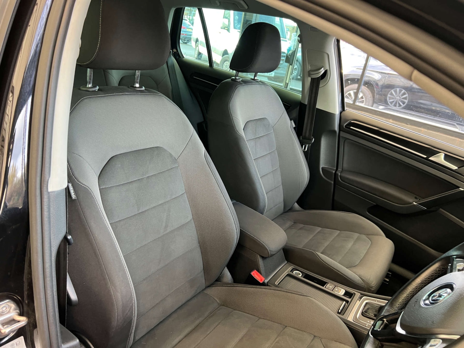 Used Volkswagen Golf 2017 for sale - 77022568: Photo 11