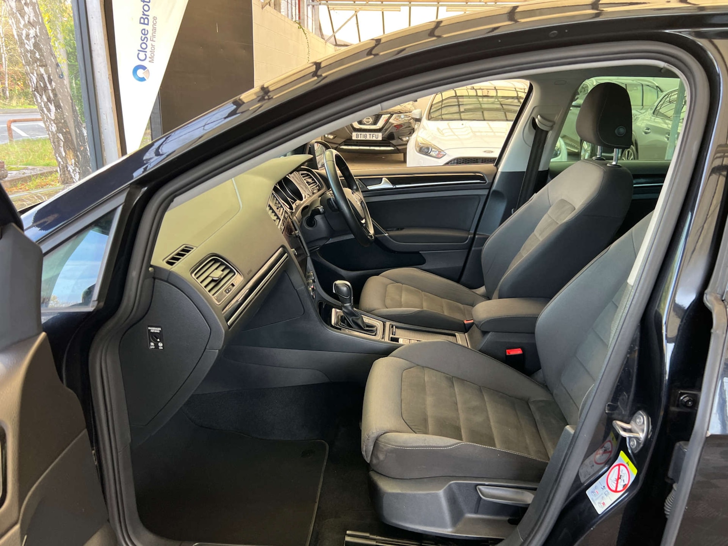 Used Volkswagen Golf 2017 for sale - 77022568: Photo 23