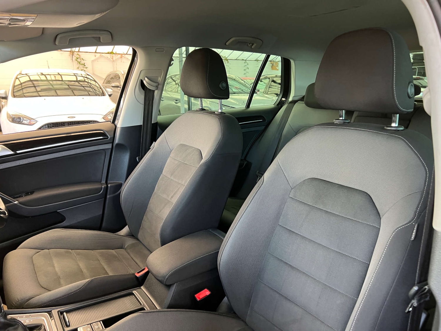 Used Volkswagen Golf 2017 for sale - 77022568: Photo 24