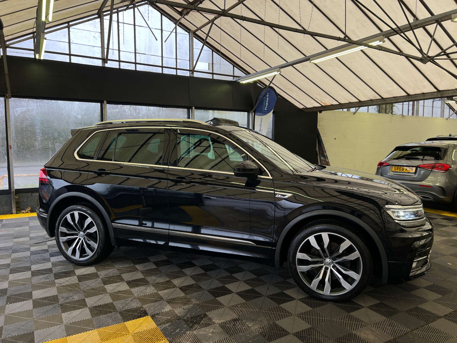 Used Volkswagen Tiguan 2018 for sale - 77547646: Photo 3