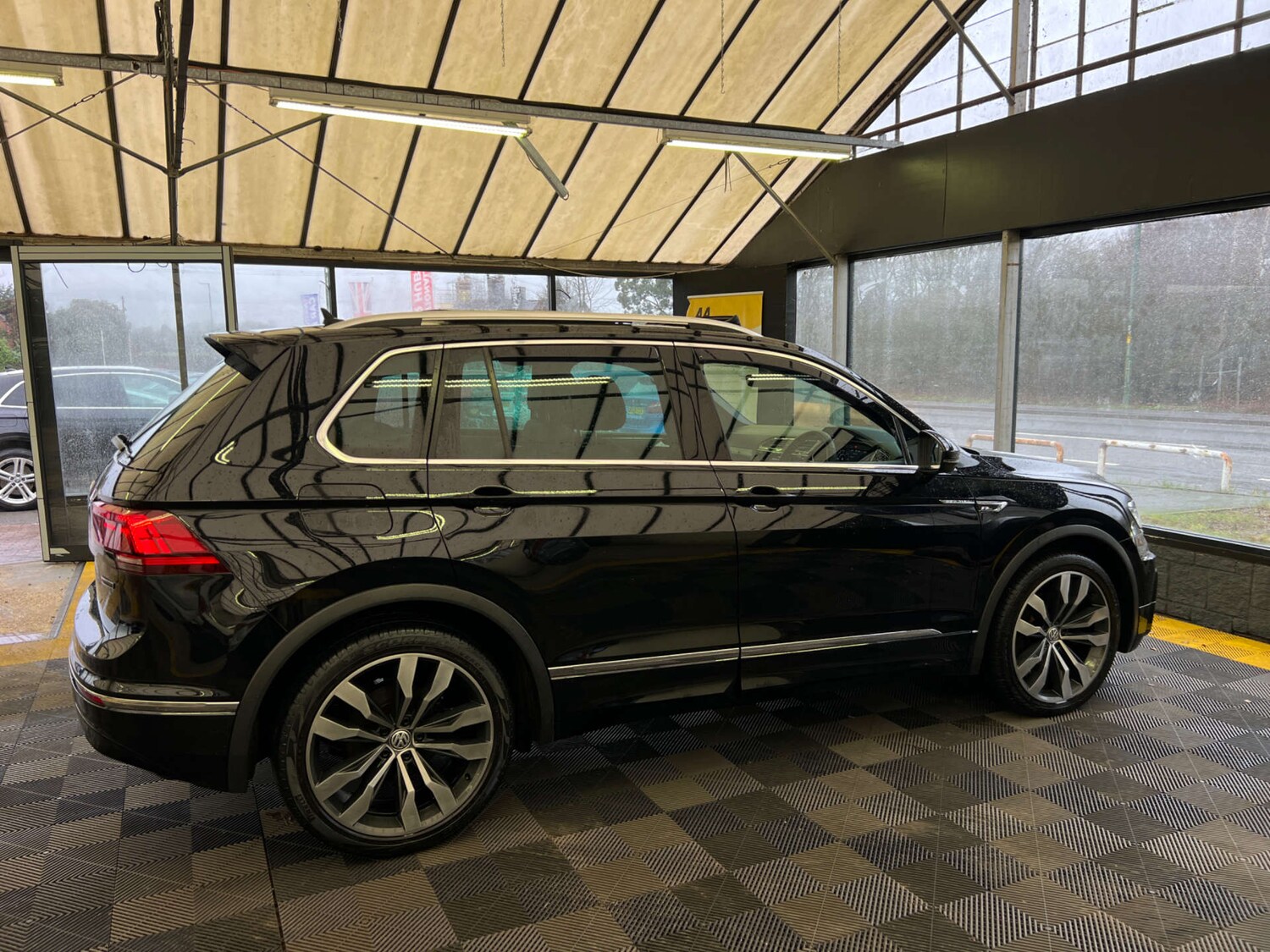 Used Volkswagen Tiguan 2018 for sale - 77547646: Photo 9