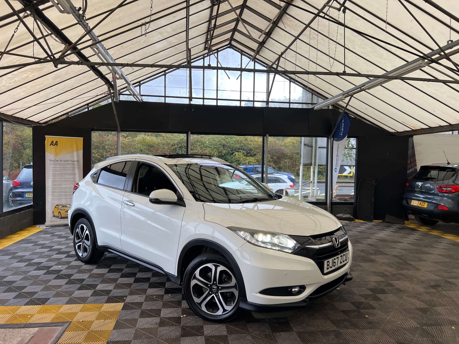 Used Honda HR-V 2017 for sale - 76165316: Photo 1