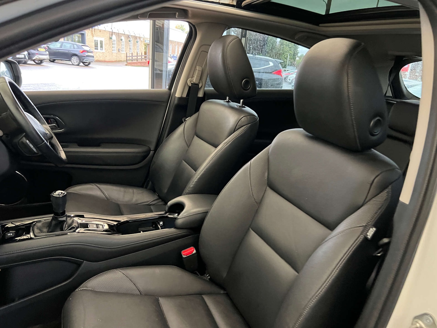 Used Honda HR-V 2017 for sale - 76165316: Photo 28