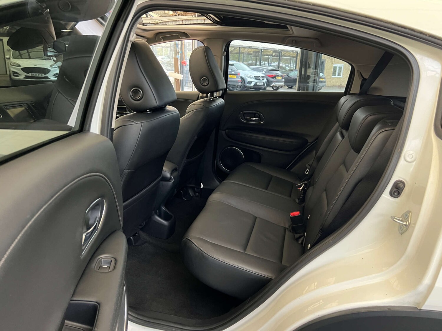 Used Honda HR-V 2017 for sale - 76165316: Photo 31