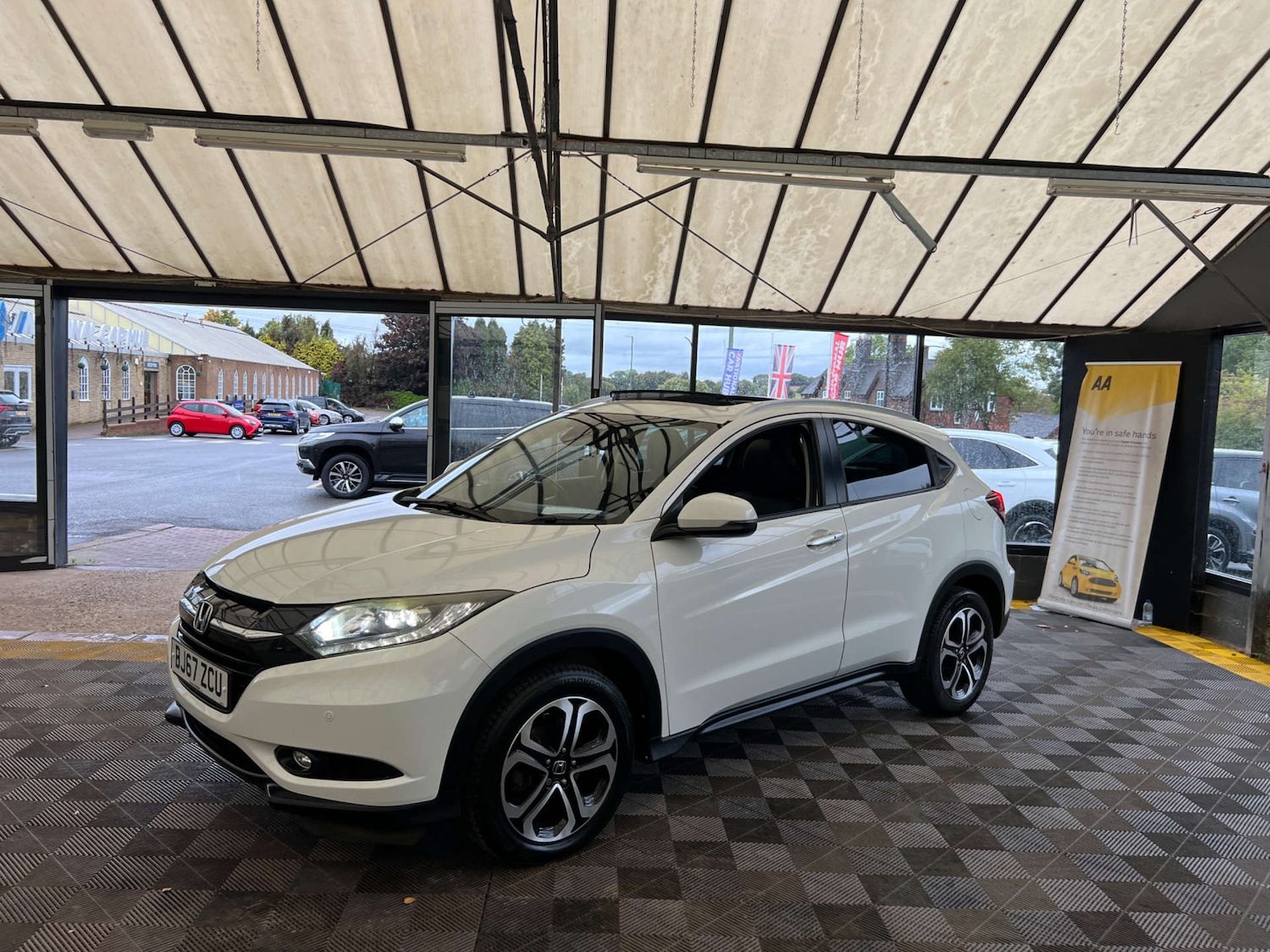 Used Honda HR-V 2017 for sale - 76165316: Photo 4