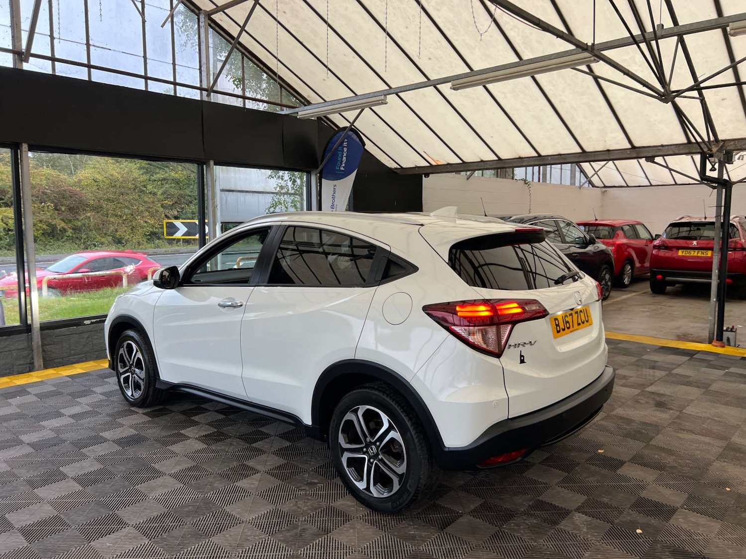 Used Honda HR-V 2017 for sale - 76165316: Photo 5