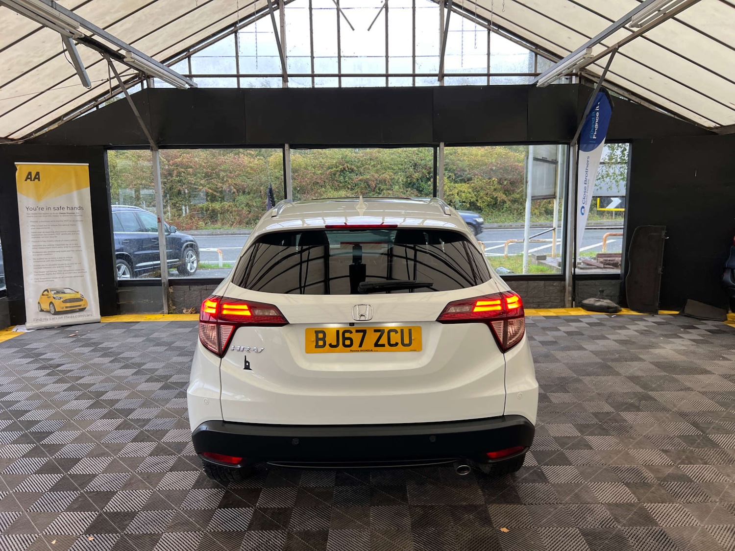 Used Honda HR-V 2017 for sale - 76165316: Photo 6