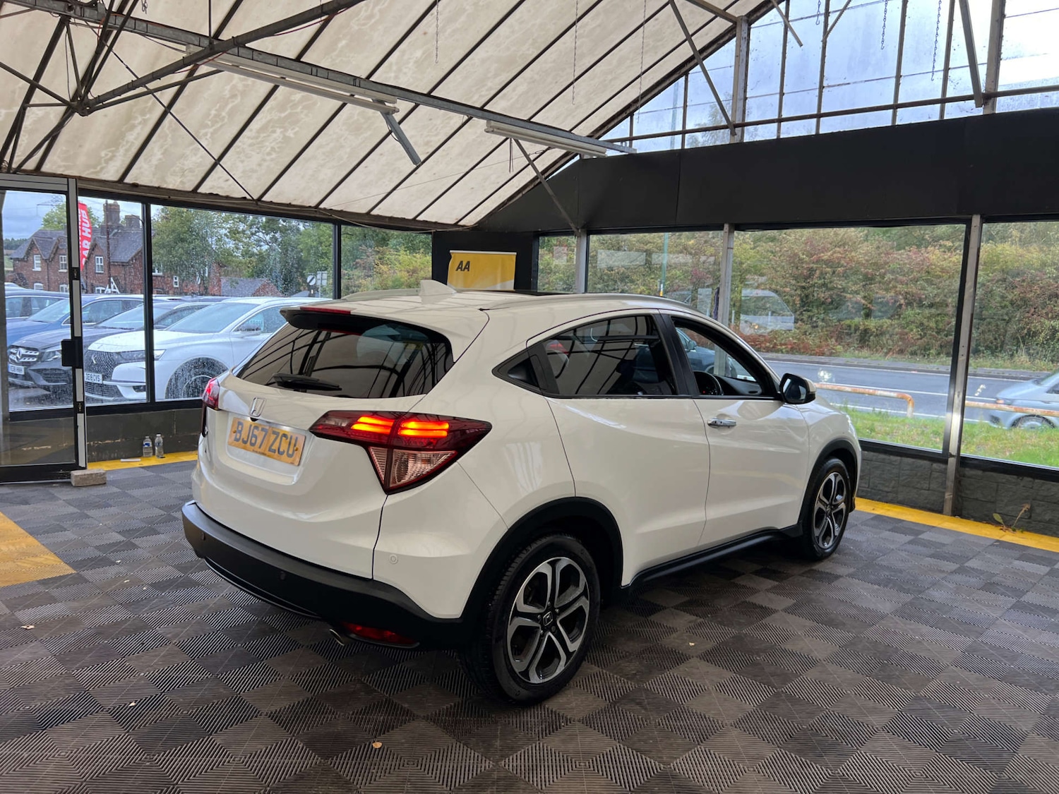 Used Honda HR-V 2017 for sale - 76165316: Photo 7