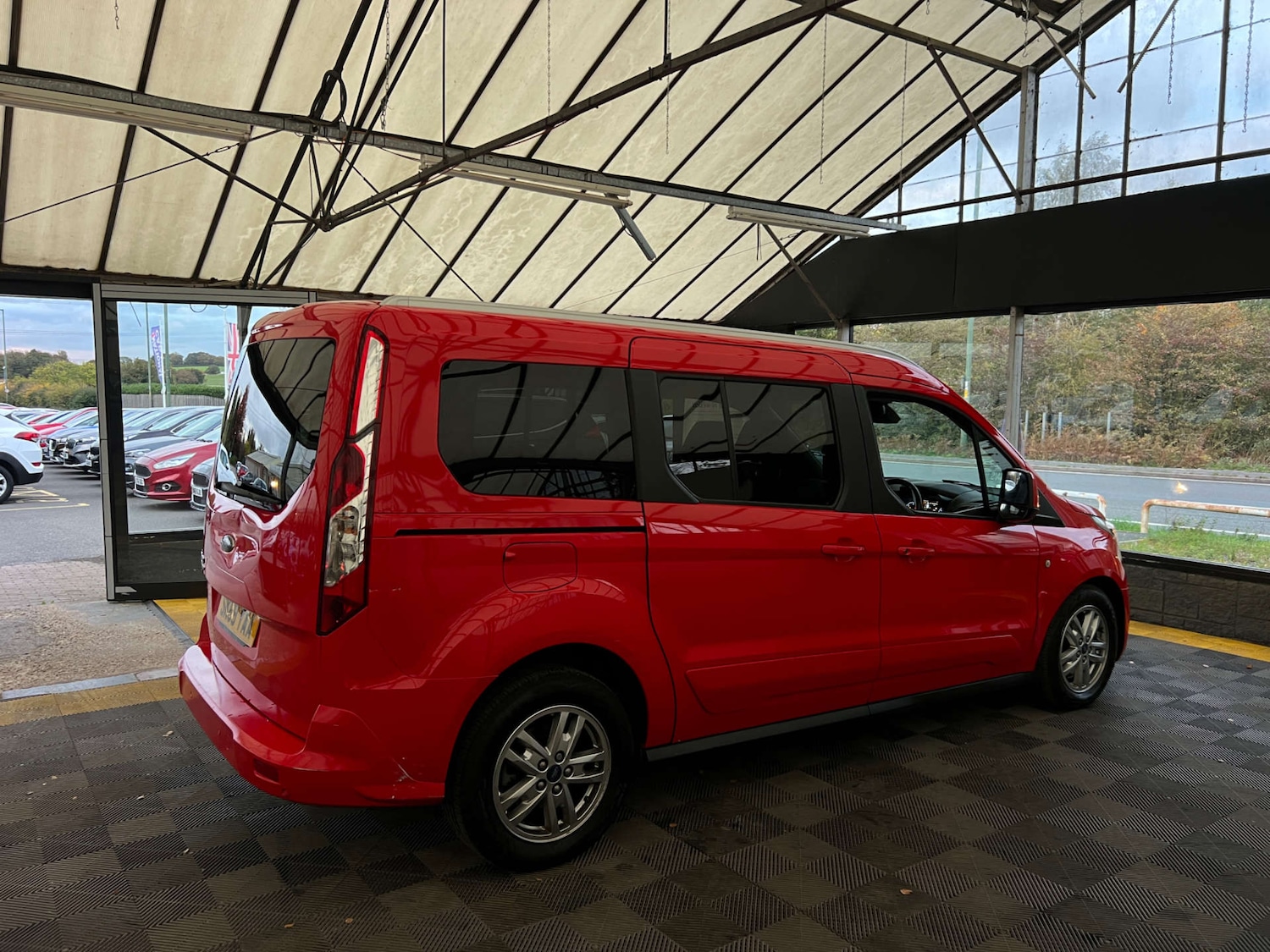 Used Ford Grand Tourneo Connect 2020 for sale - 76601578: Photo 5