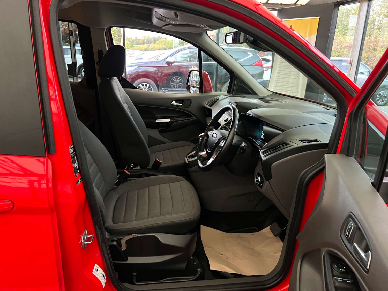 Used Ford Grand Tourneo Connect 2020 for sale - 76601578: Photo 6