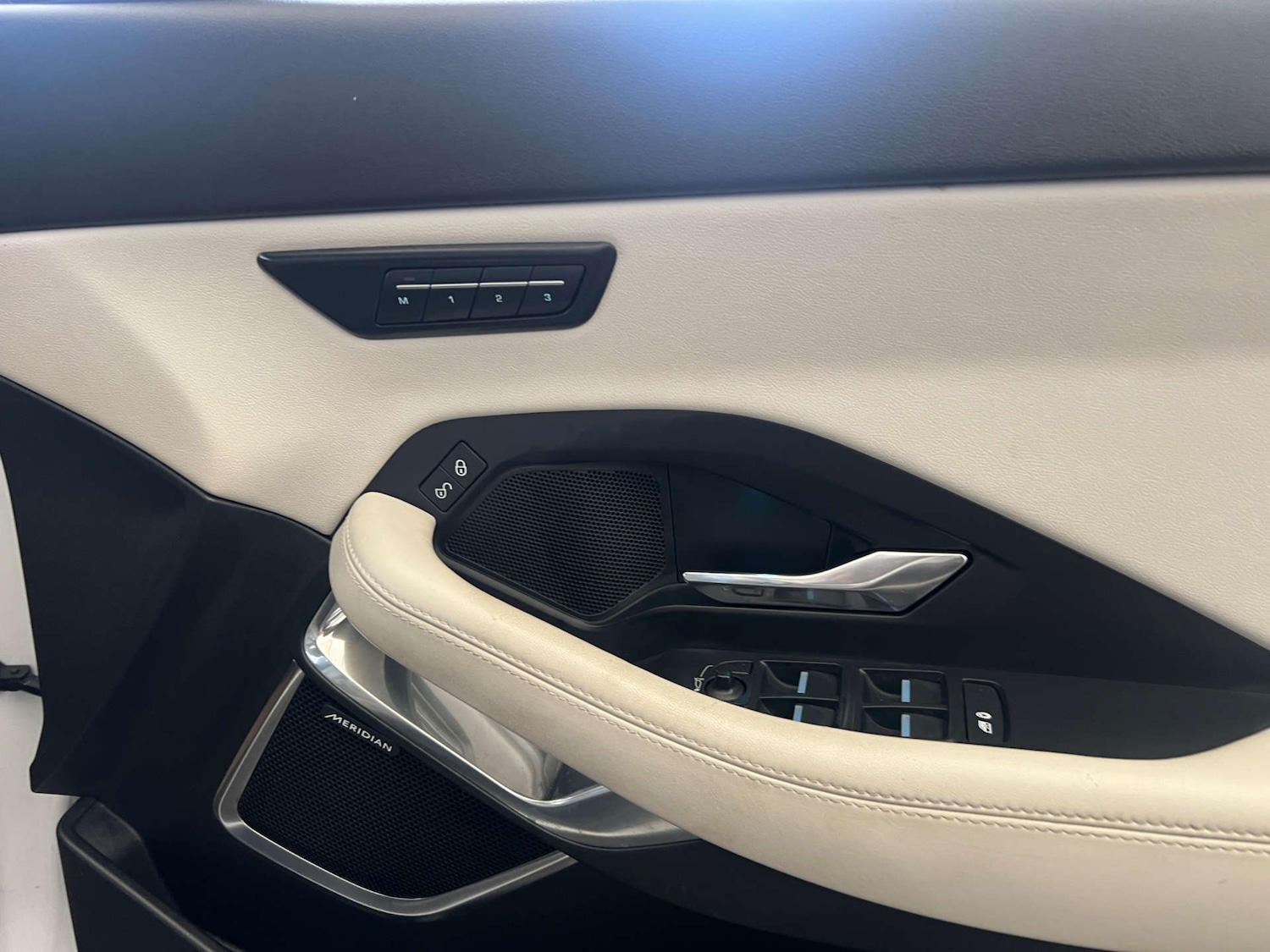 Used Jaguar E-Pace 2018 for sale - 76097136: Photo 10