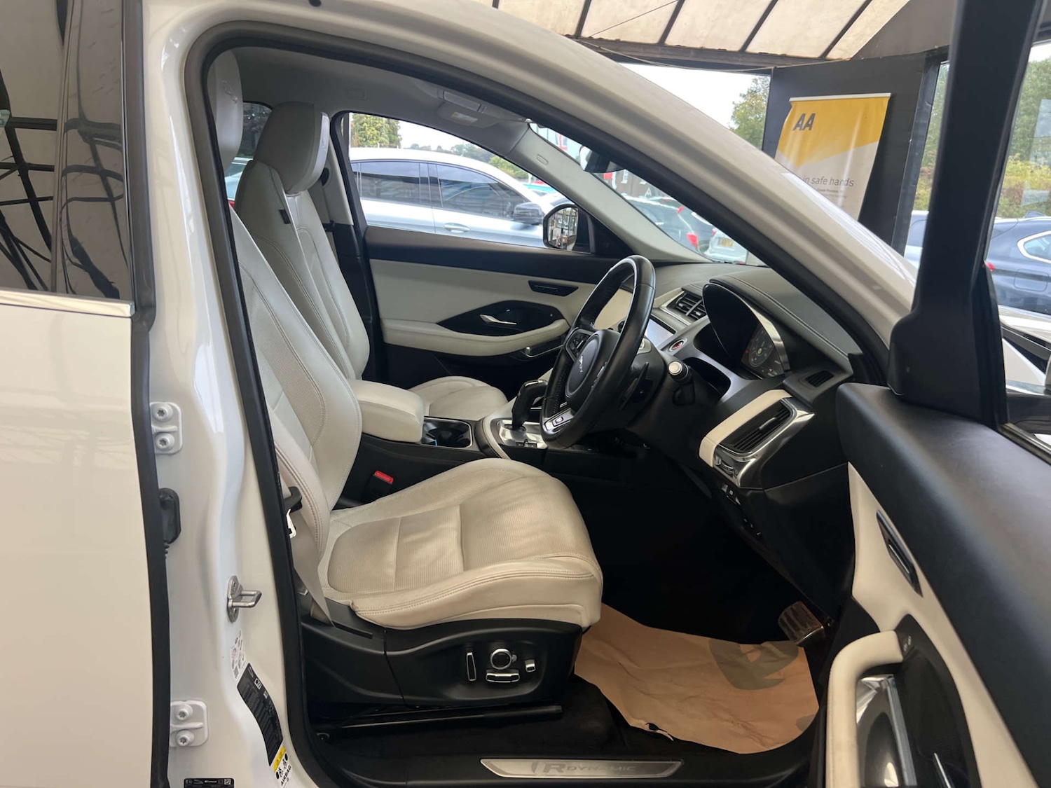 Used Jaguar E-Pace 2018 for sale - 76097136: Photo 12