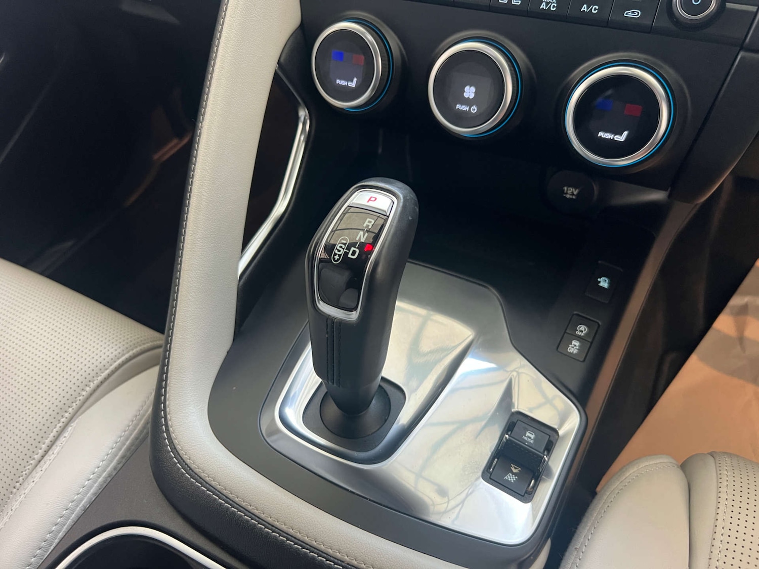 Used Jaguar E-Pace 2018 for sale - 76097136: Photo 20