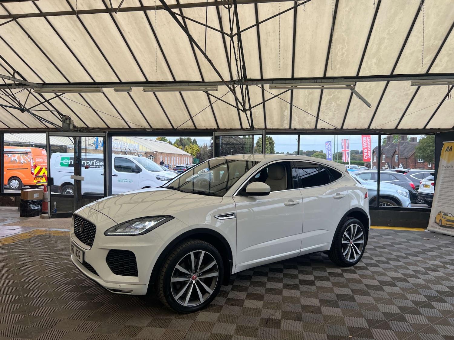 Used Jaguar E-Pace 2018 for sale - 76097136: Photo 4