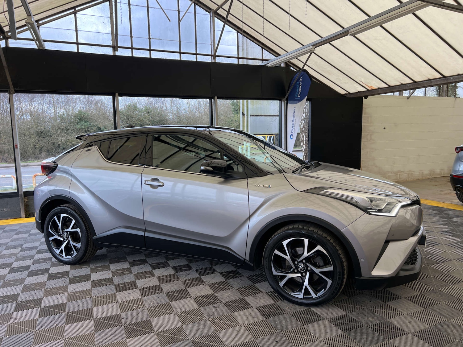 Used Toyota C-HR 2017 for sale - 77821720: Photo 3