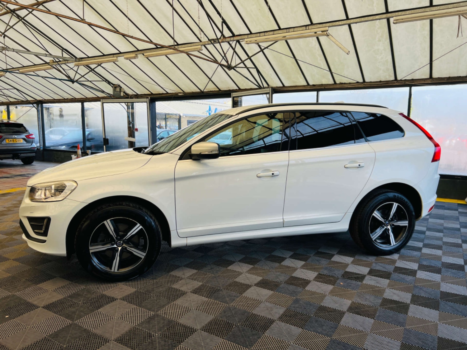 Used Volvo XC60 2017 for sale - 77964805: Photo 5