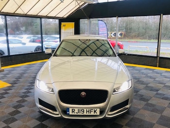 Used Jaguar XF 2019 for sale - 75581921: Photo