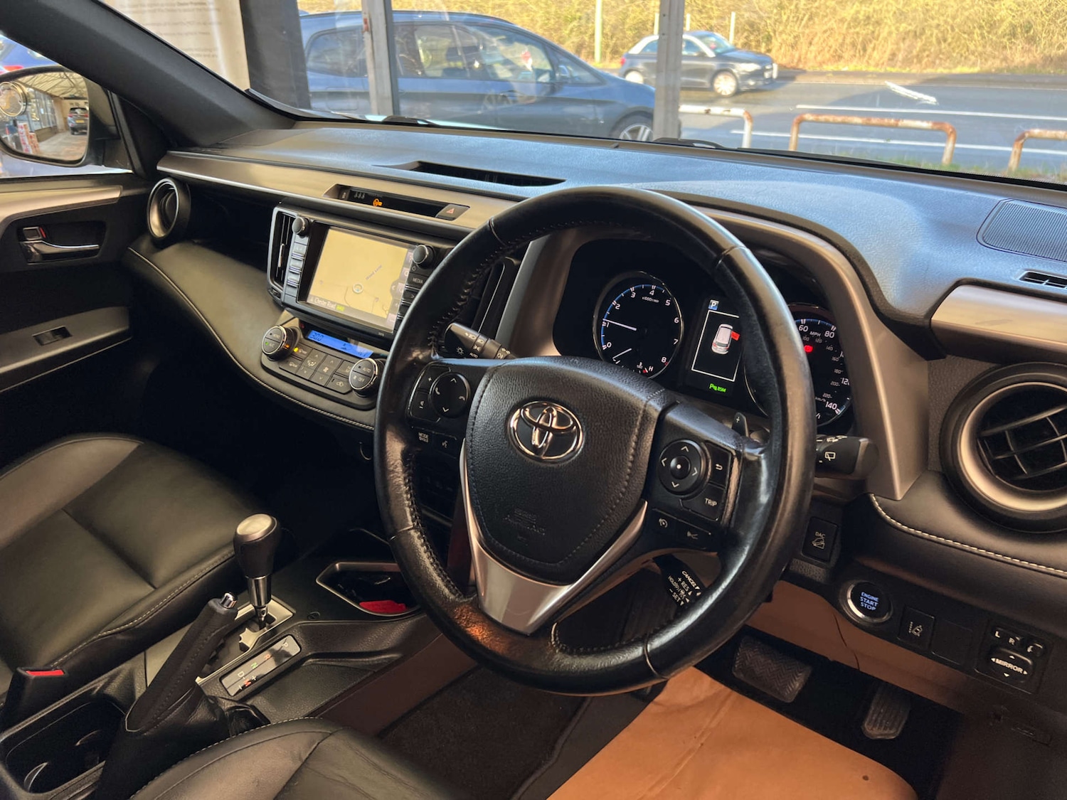 Used Toyota RAV4 2018 for sale - 77628807: Photo 12