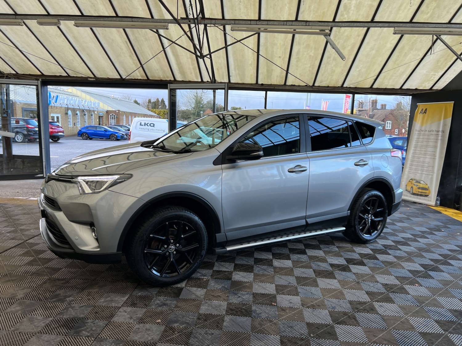 Used Toyota RAV4 2018 for sale - 77628807: Photo 5