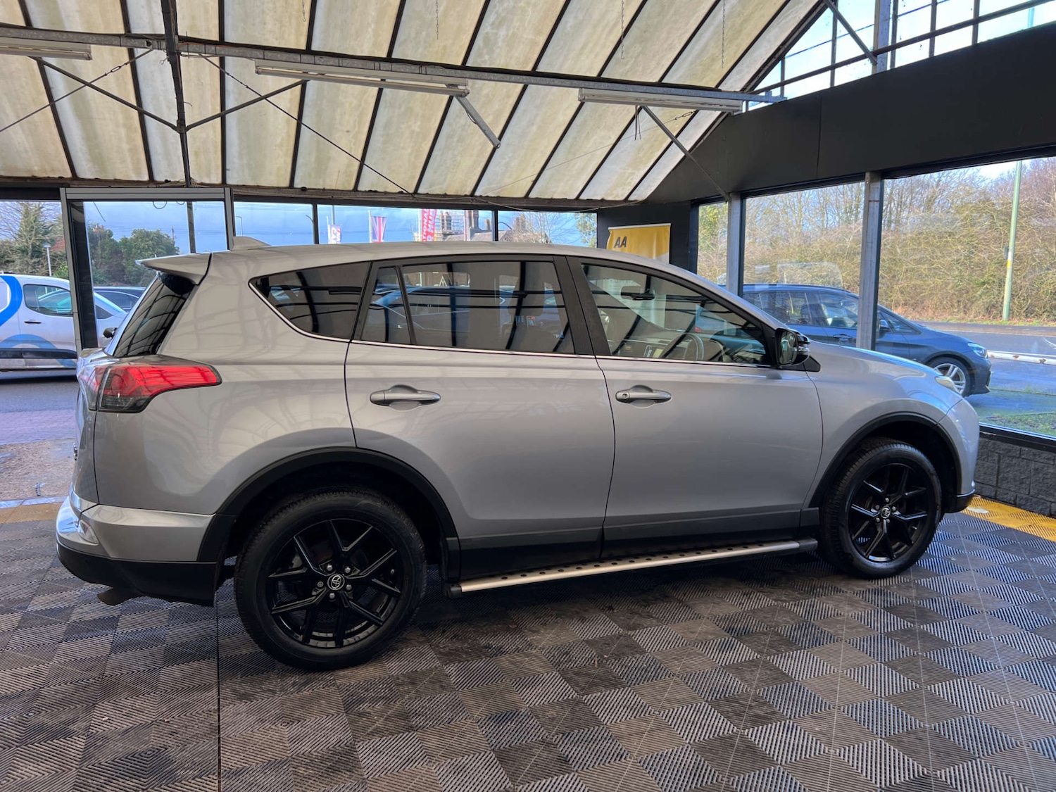 Used Toyota RAV4 2018 for sale - 77628807: Photo 9