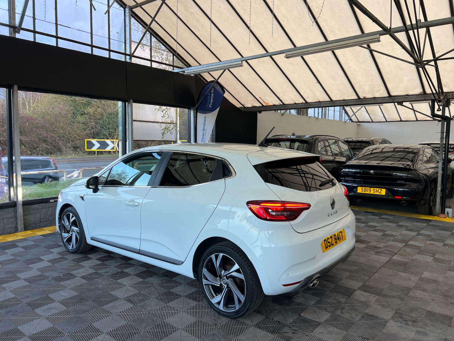 Used Renault Clio 2020 for sale - 76687503: Photo 6