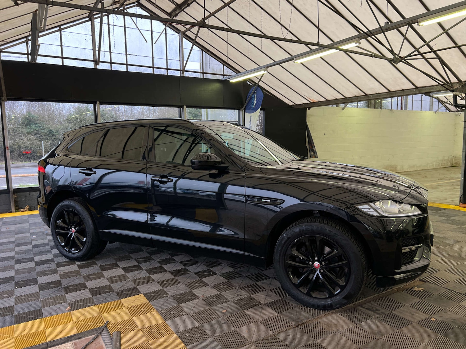Used Jaguar F-Pace 2018 for sale - 77431836: Photo 3
