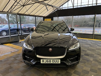 Used Jaguar F-Pace 2018 for sale - 77431836: Photo