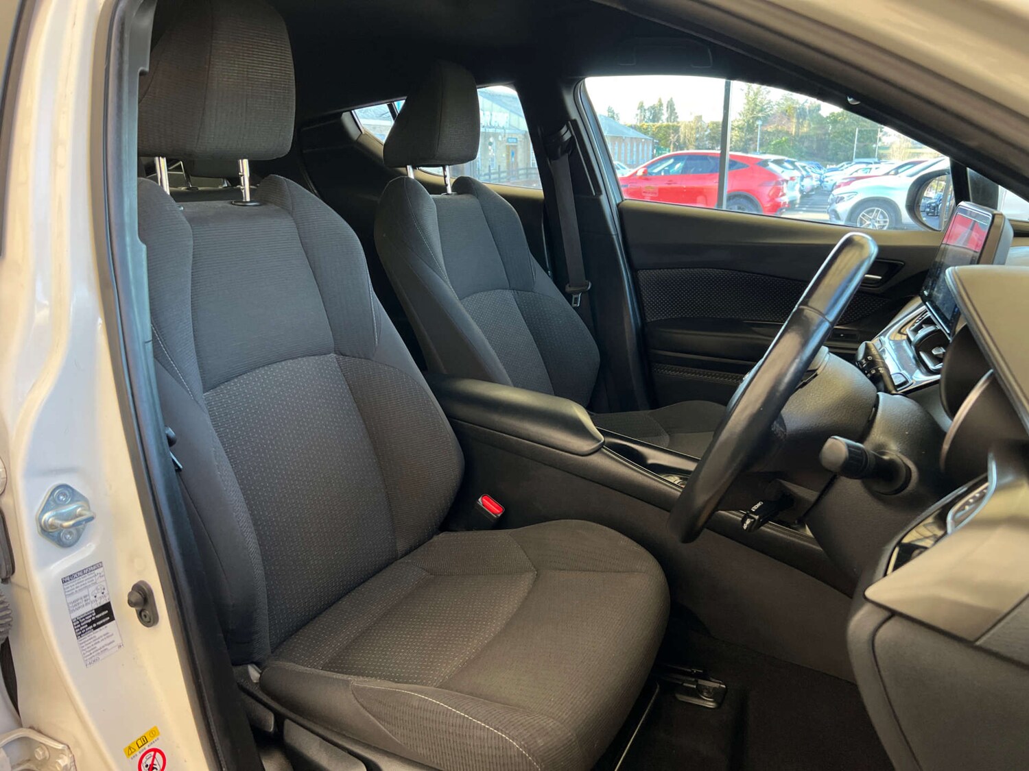 Used Toyota C-HR 2019 for sale - 77930570: Photo 11