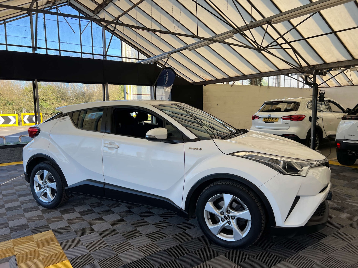 Used Toyota C-HR 2019 for sale - 77930570: Photo 3