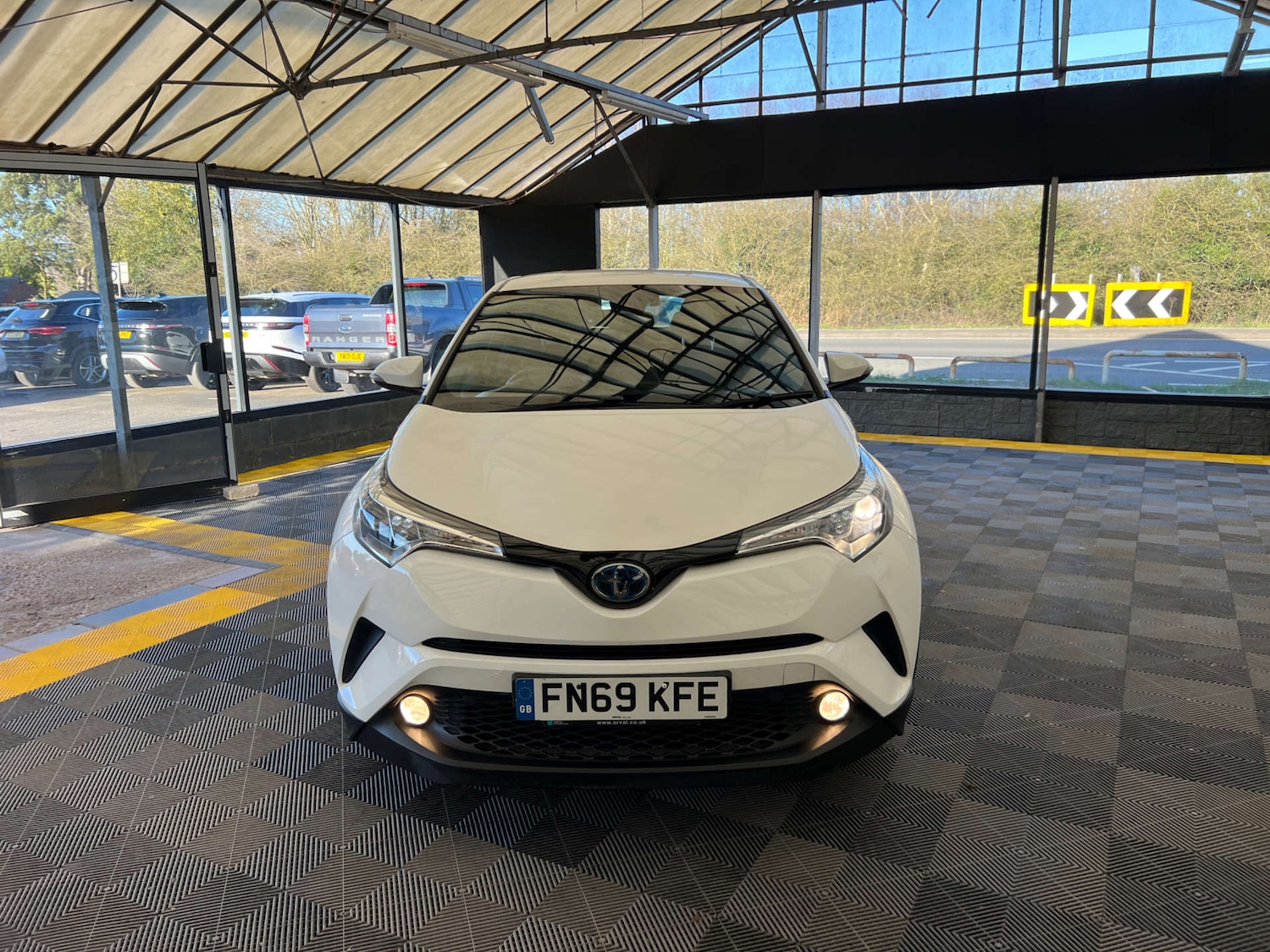 Used Toyota C-HR 2019 for sale - 77930570: Photo 4