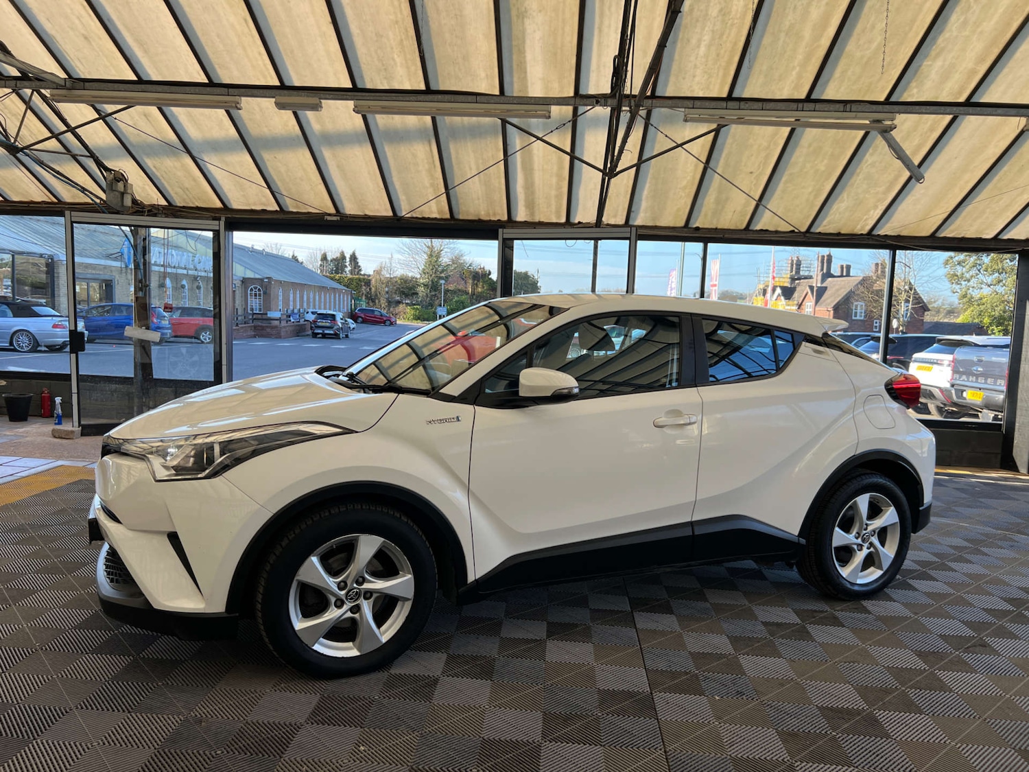 Used Toyota C-HR 2019 for sale - 77930570: Photo 5