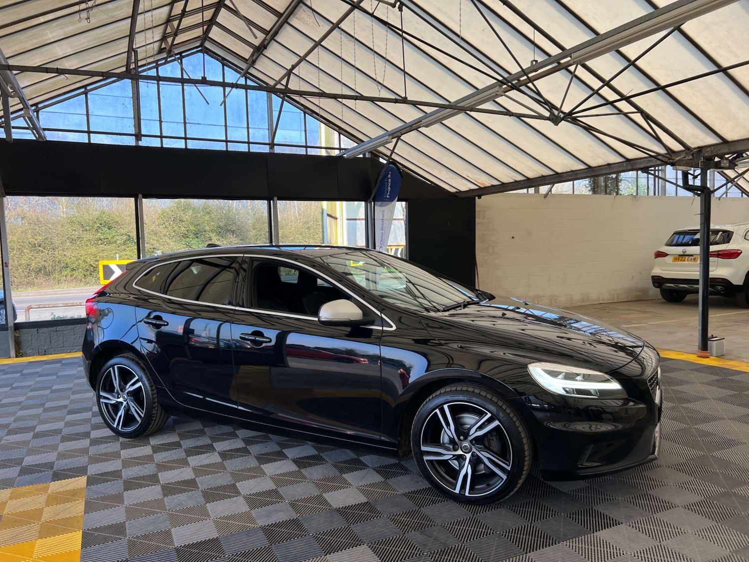 Used Volvo V40 2019 for sale - 78154412: Photo 3
