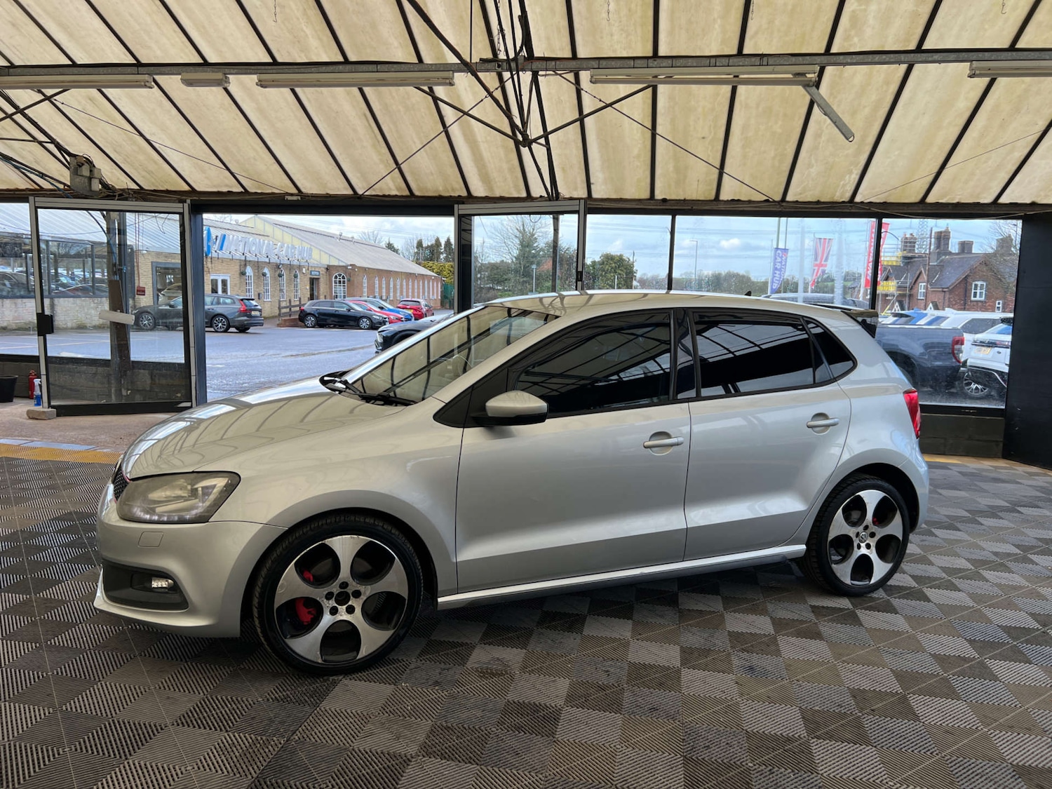 Used Volkswagen Polo 2012 for sale - 77888835: Photo 4