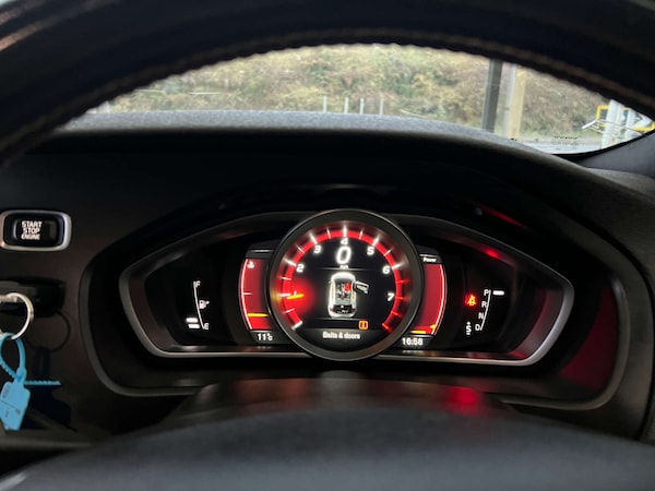 Used Volvo V40 2016 for sale - 76287430: Photo 18