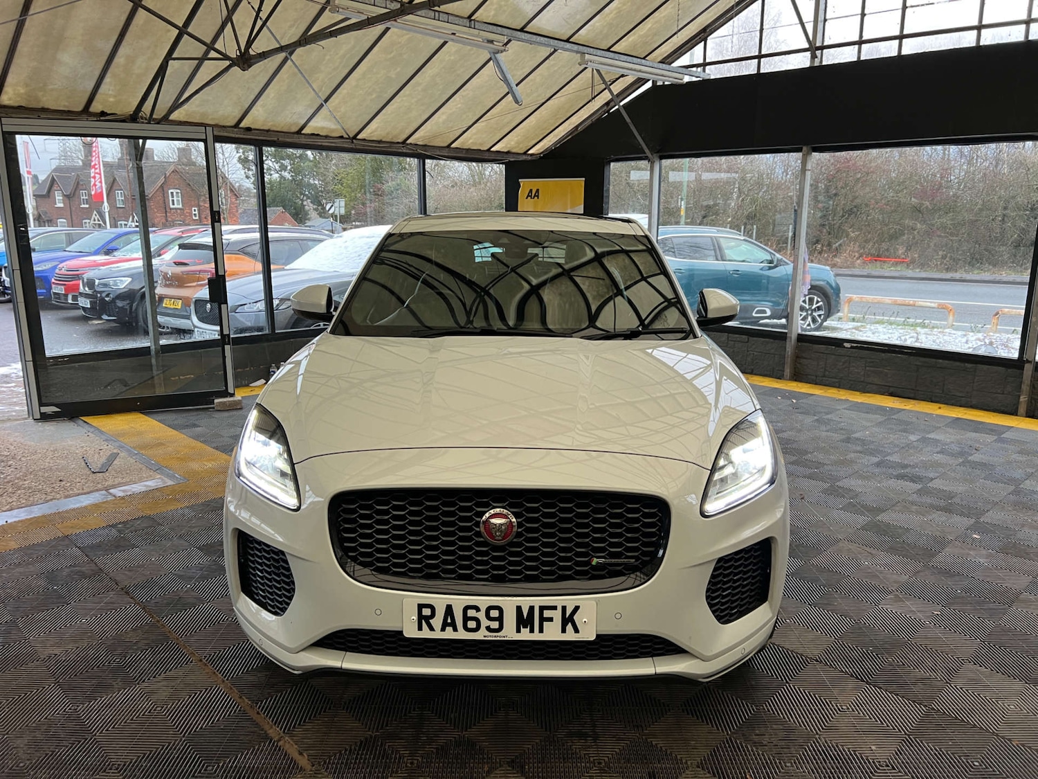 Used Jaguar E-Pace 2019 for sale - 77124024: Photo 3