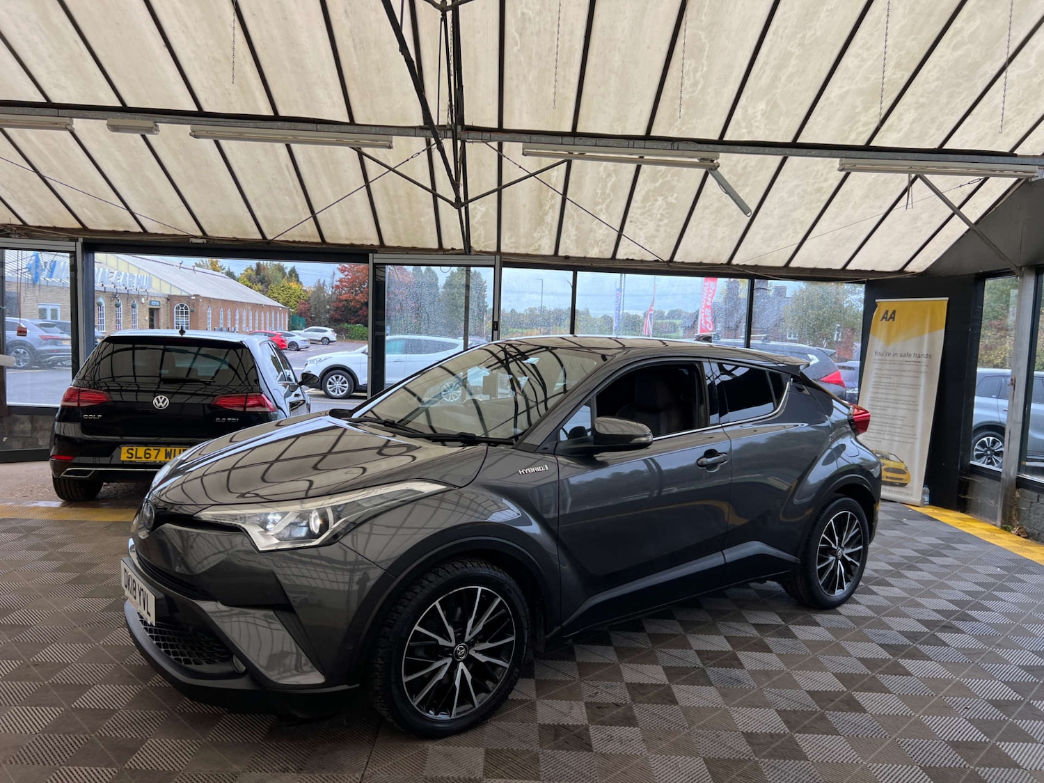 Used Toyota C-HR 2018 for sale - 76363979: Photo 3