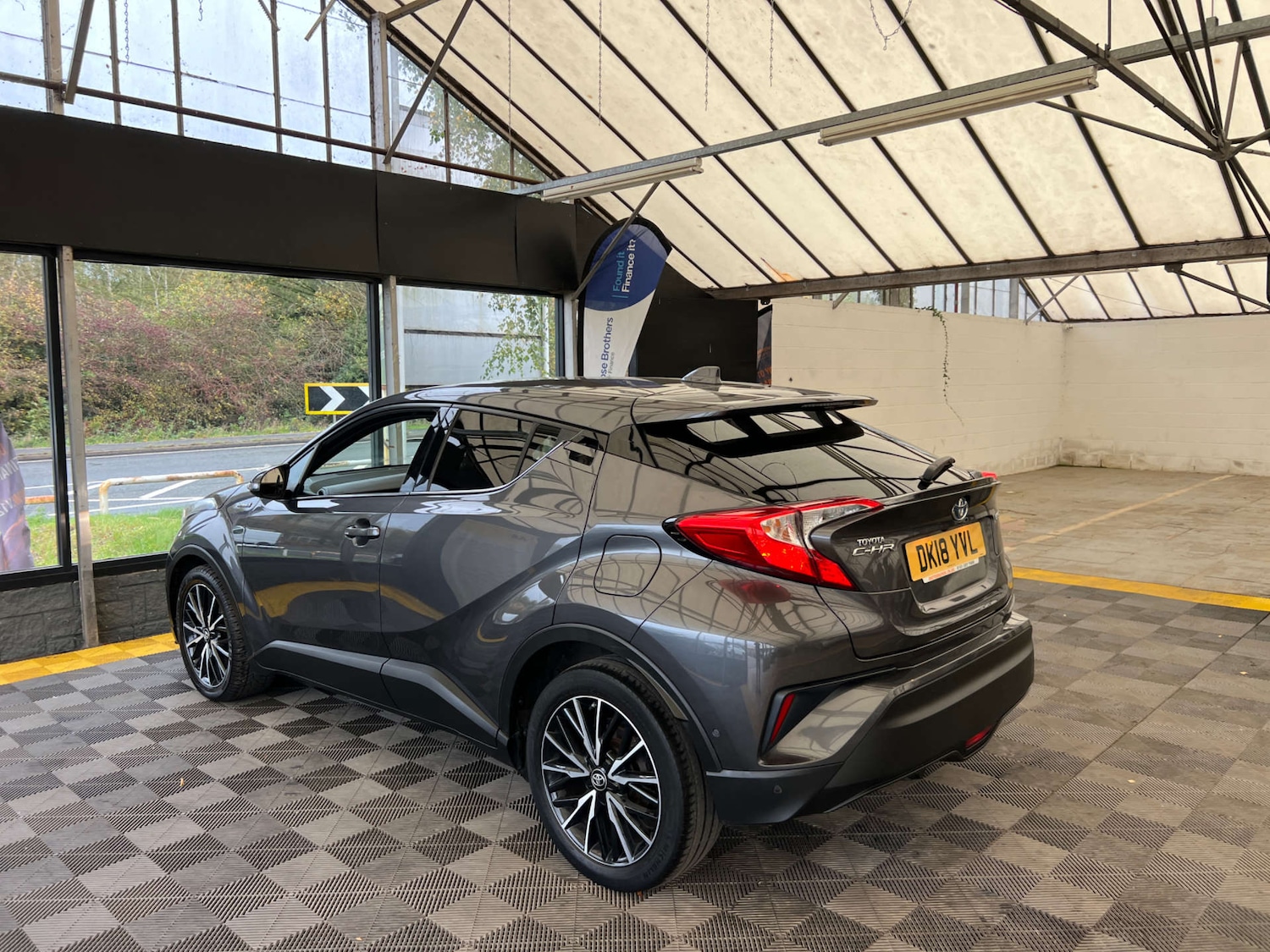 Used Toyota C-HR 2018 for sale - 76363979: Photo 4