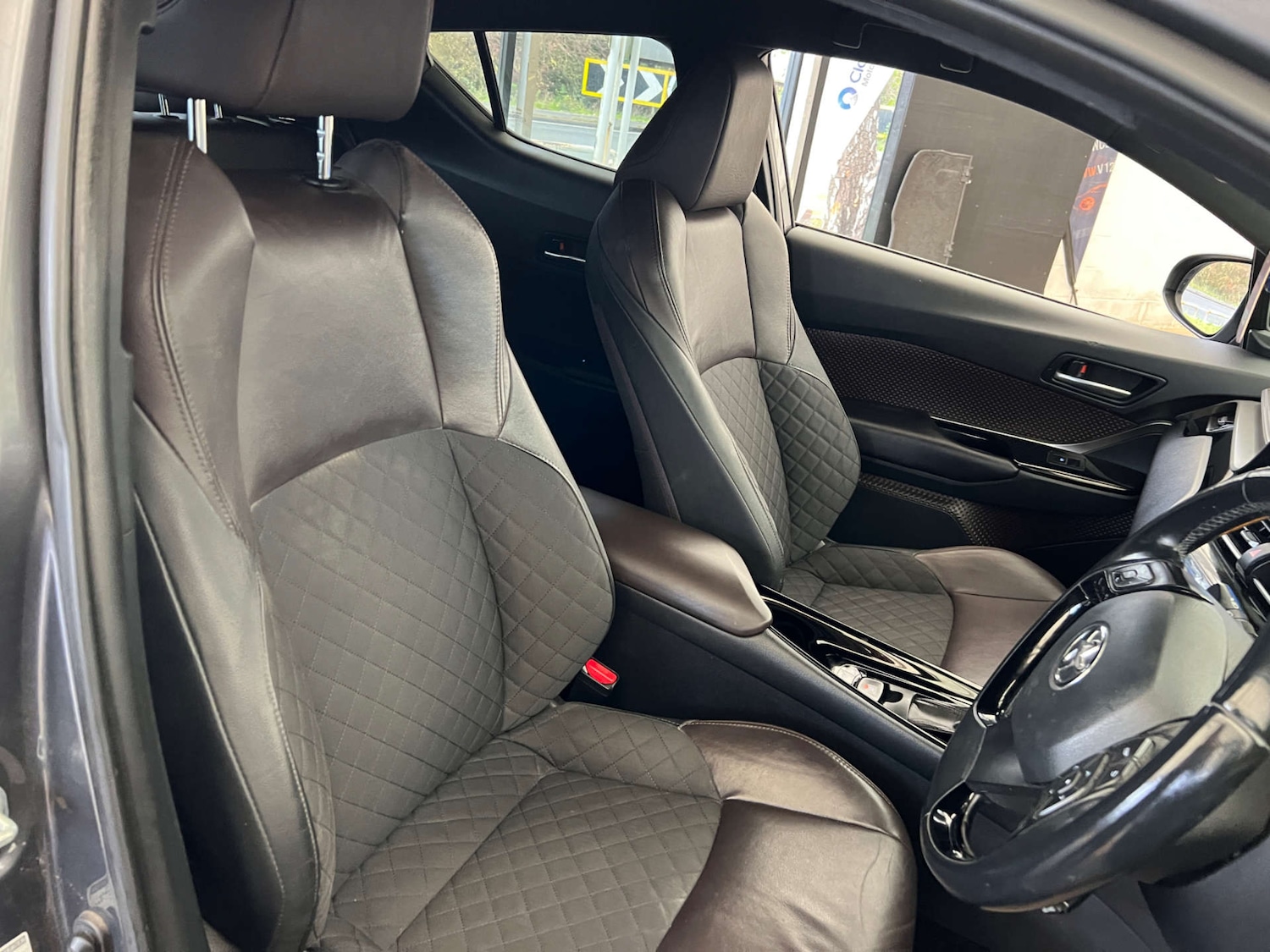 Used Toyota C-HR 2018 for sale - 76363979: Photo 8
