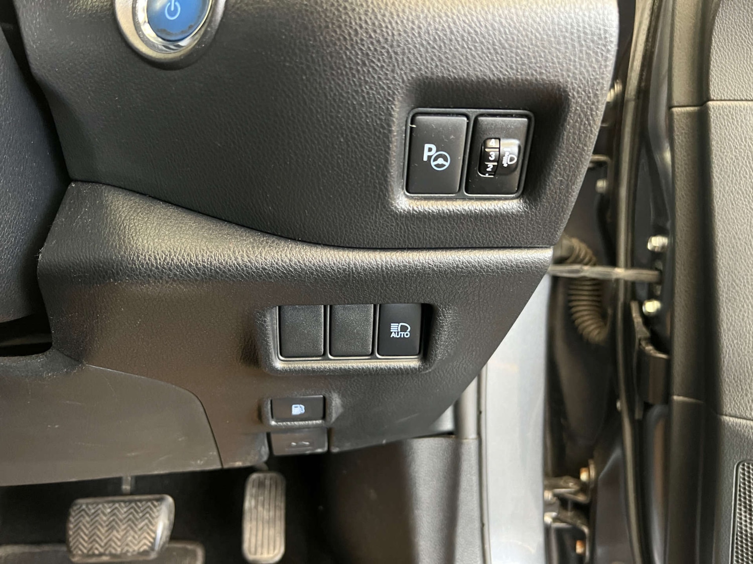 Used Toyota C-HR 2018 for sale - 76363979: Photo 9