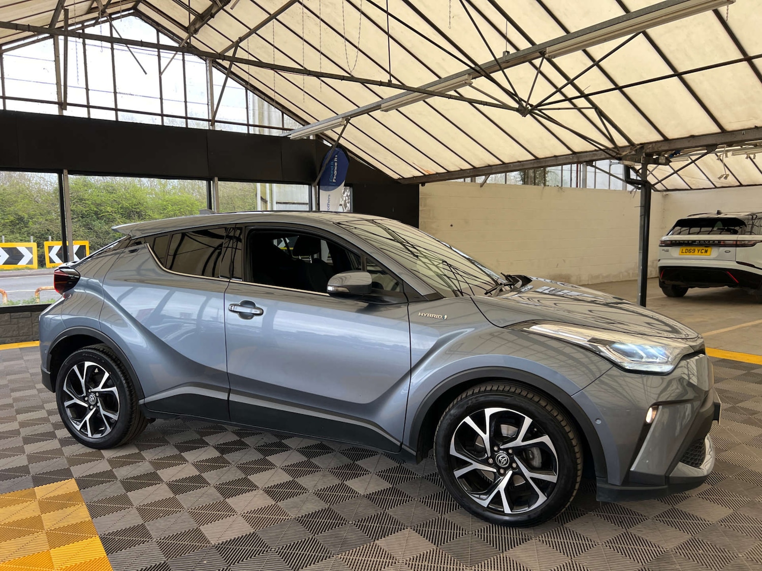 Used Toyota C-HR 2020 for sale - 78106642: Photo 3