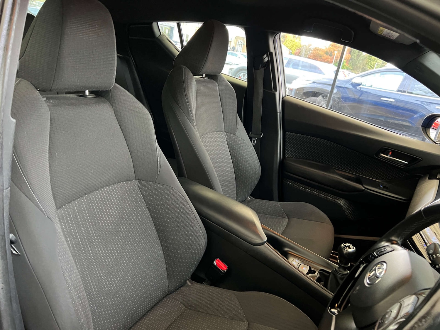 Used Toyota C-HR 2017 for sale - 76437865: Photo 10